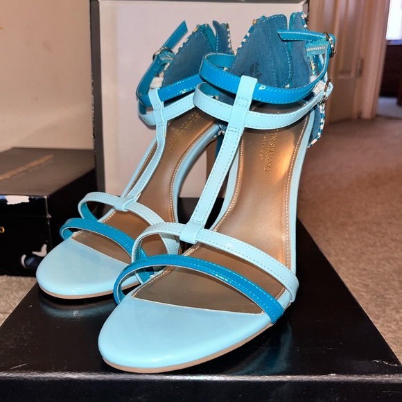 Blue patterned heels - Picture 2 of 4